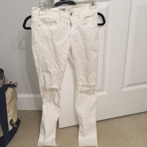White skinny jeans